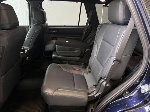 Used 2025 Toyota Sequoia Platinum AWD/4WD image 10