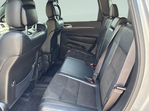 Used 2021 Jeep Grand Cherokee Laredo X AWD/4WD image 5
