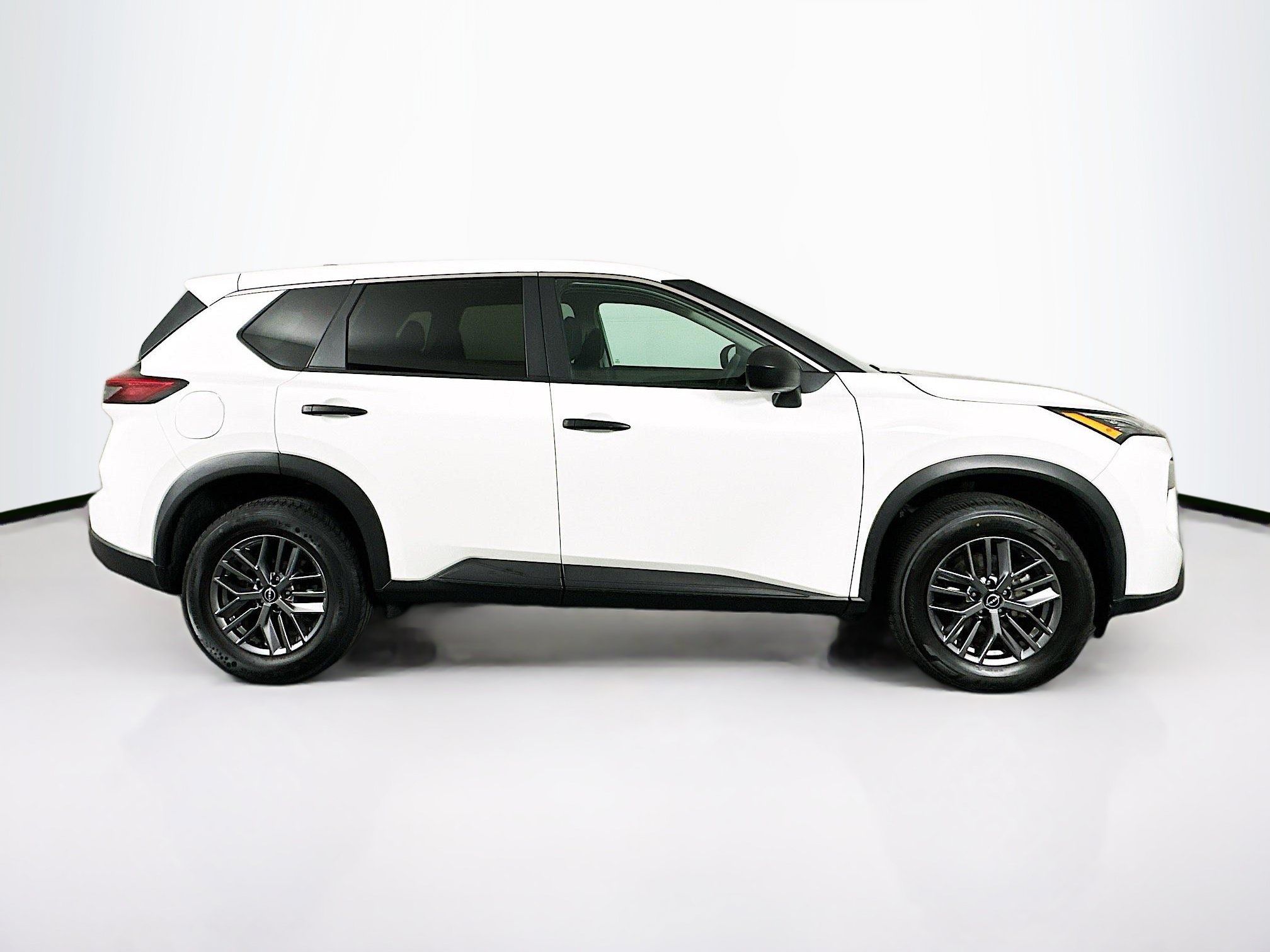 Used 2024 Nissan Rogue S AWD/4WD image 10
