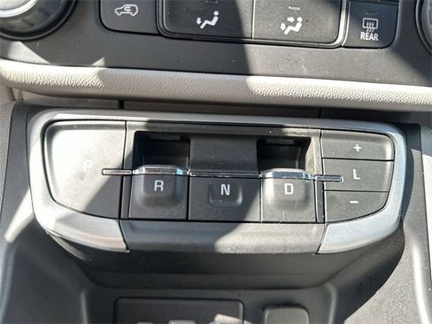Used 2024 GMC Terrain SLE image 23