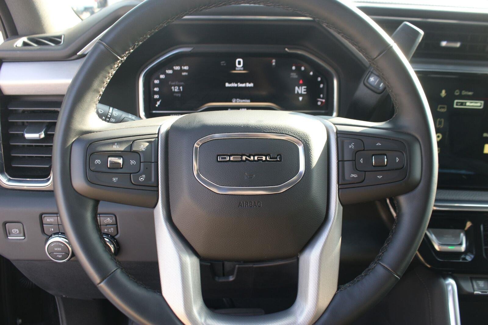 Used 2025 GMC Sierra 2500 Denali w/ Denali Reserve Package AWD/4WD image 16