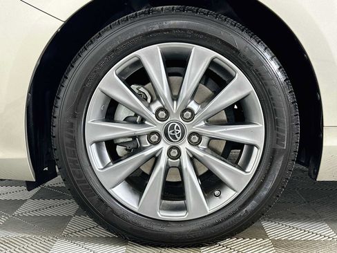 Used 2017 Toyota Camry XLE FWD image 30