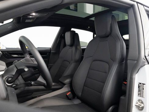 New 2025 Porsche Macan 4S Electric image 5