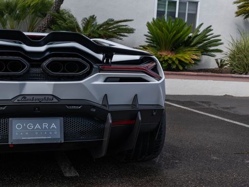 Used 2025 Lamborghini Revuelto image 30