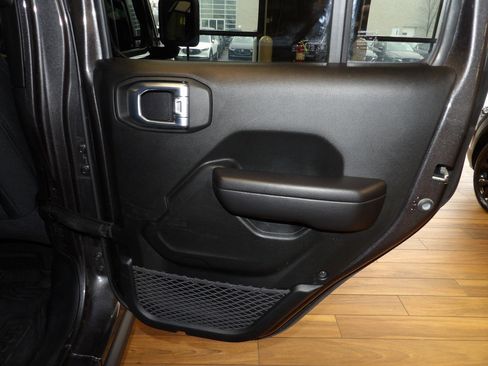 Used 2021 Jeep Wrangler Willys image 17