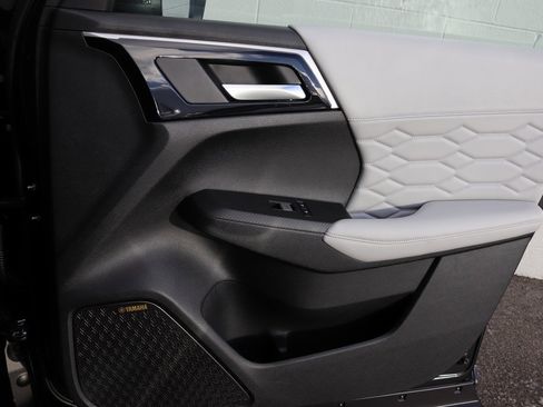 Used 2025 Mitsubishi Outlander AWD image 34