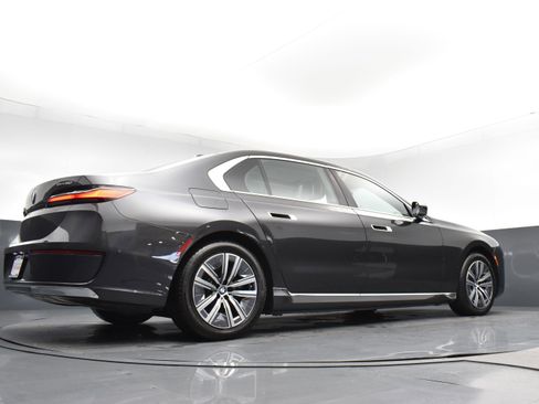 Used 2024 BMW i7 eDrive50 RWD image 22