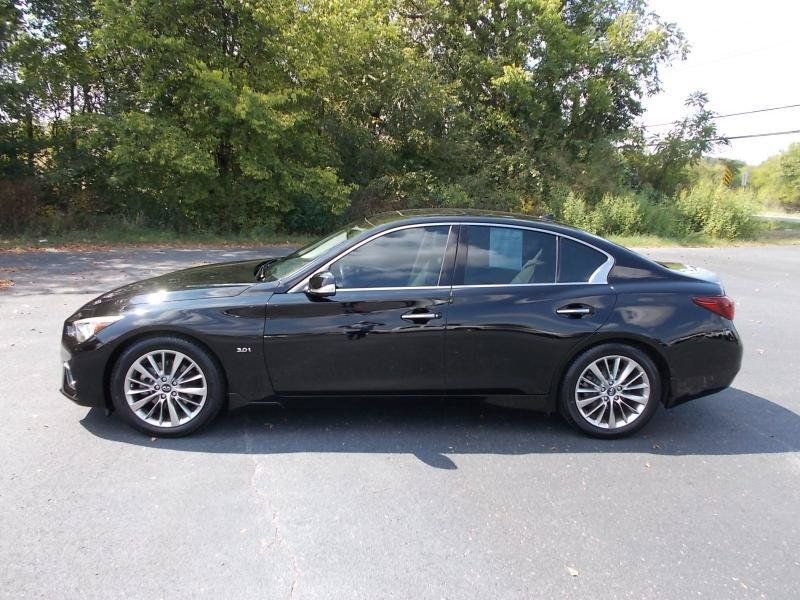 Used 2018 INFINITI Q50 Luxe w/ Essential Package (3.0T Luxe) RWD image 3