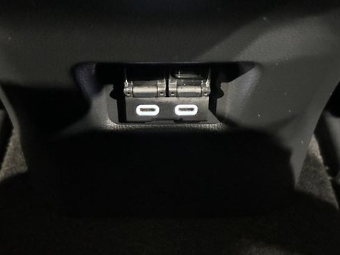 Used 2025 Toyota RAV4 Limited FWD image 81