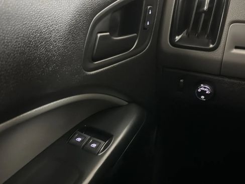 Used 2019 Chevrolet Colorado W/T w/ WT Convenience Package RWD image 4