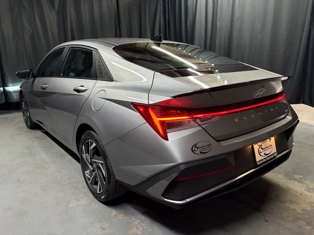 Used 2025 Hyundai Elantra SEL FWD image 7