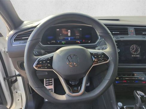 Used 2022 Volkswagen Tiguan SE R-Line FWD image 12