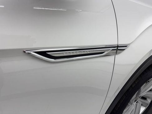 Used 2022 Volkswagen Atlas Cross Sport SE w/ Panoramic Sunroof Package image 24