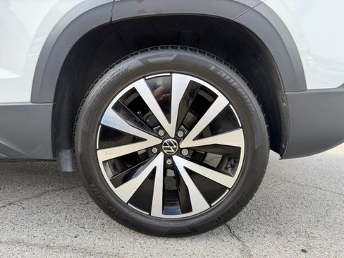 Used 2023 Volkswagen Taos SE FWD image 9