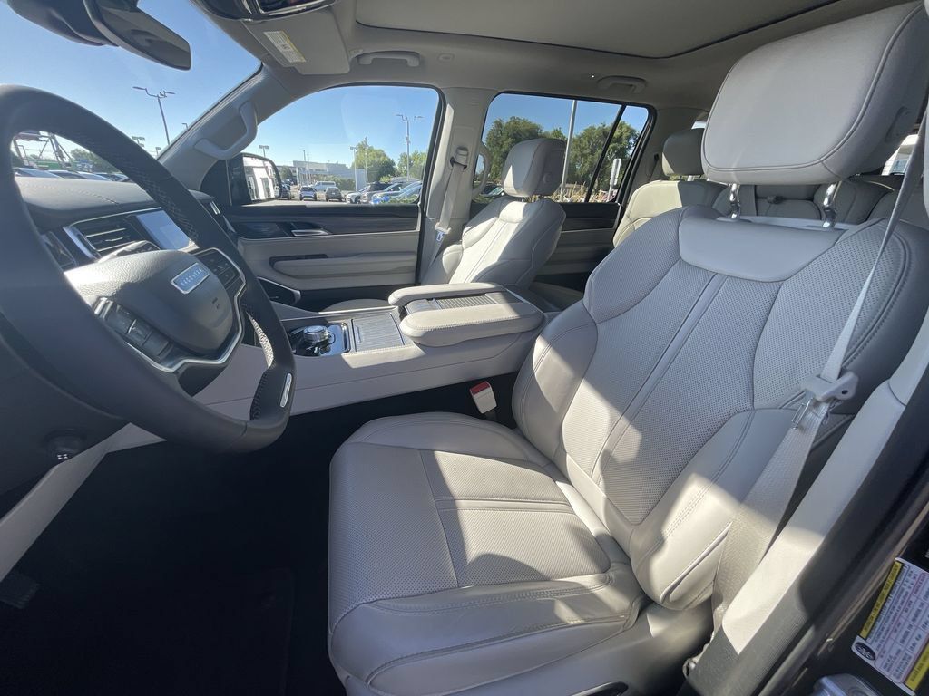 Used 2023 Jeep Wagoneer Series II w/ Premium Group I AWD/4WD image 19