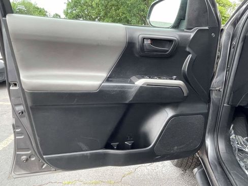 Used 2021 Toyota Tacoma SR5 RWD image 19