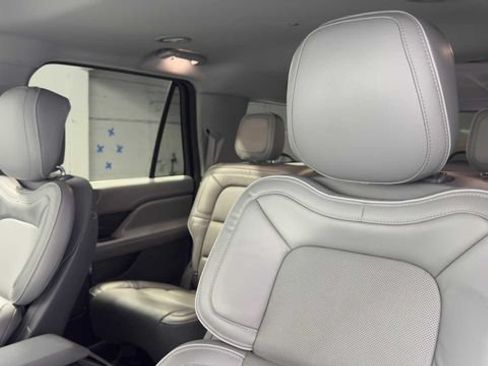 Used 2019 Lincoln Navigator L Select RWD image 24