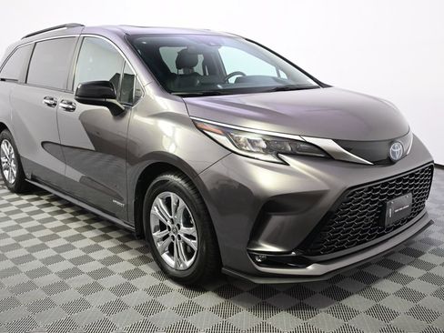 Used 2021 Toyota Sienna XSE w/ XSE Plus Package AWD/4WD image 8