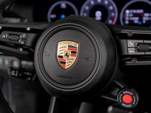 Certified 2025 Porsche 911 Carrera image 31