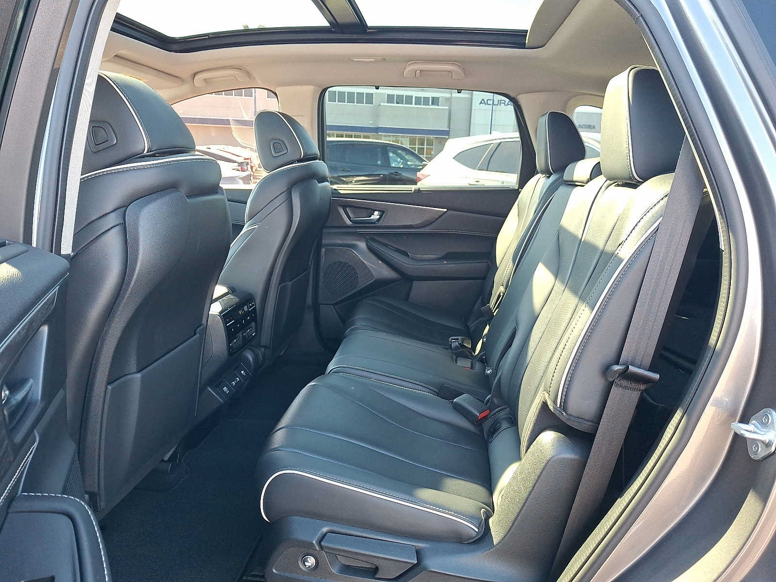 Used 2023 Acura MDX w/ Advance Package AWD/4WD image 10