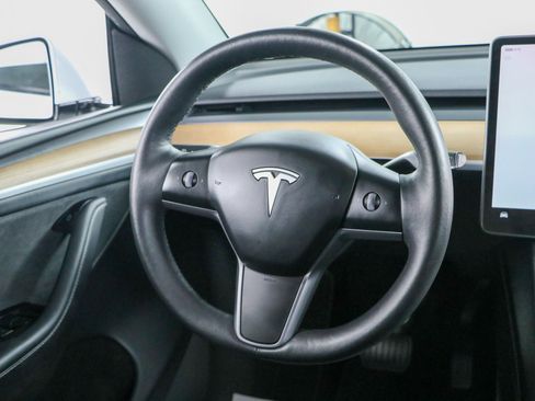 Used 2024 Tesla Model Y Long Range AWD/4WD image 12