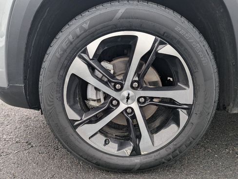 Certified 2024 Chevrolet Trax RS w/ Driver Confidence Package image 10