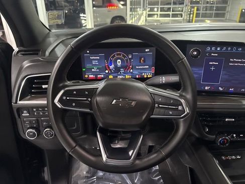 Used 2025 Chevrolet Suburban Z71 image 11