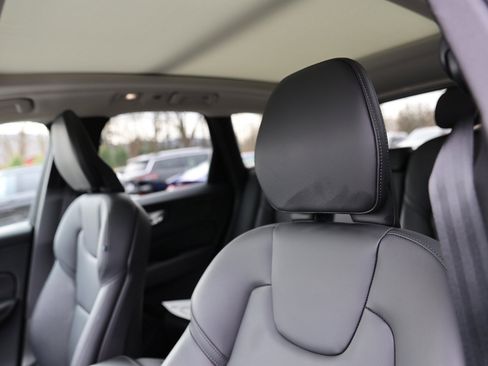 Used 2025 Volvo XC60 B5 Core image 19