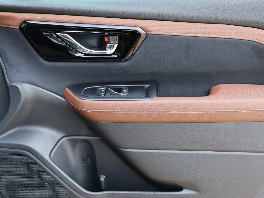 New 2026 Subaru Forester Touring AWD/4WD image 10