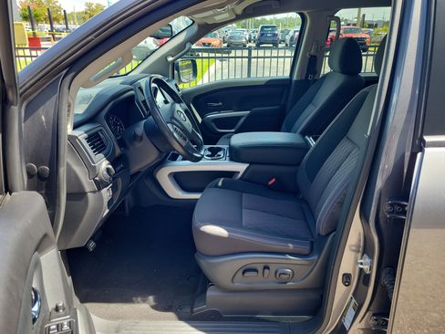 Certified 2024 Nissan Titan SV w/ SV Convenience Package RWD image 11