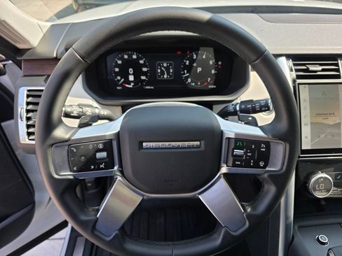 Used 2025 Land Rover Discovery Dynamic SE AWD/4WD image 19