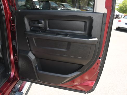 Used 2017 RAM 1500 Express RWD image 18