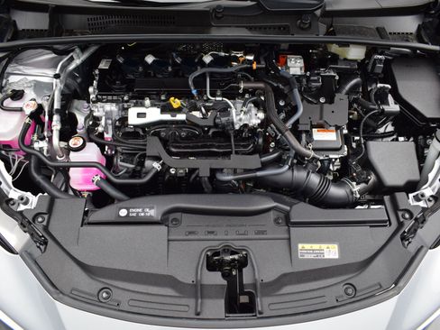 Used 2025 Toyota Prius LE image 9