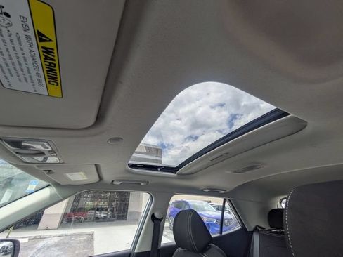 Used 2024 Hyundai Venue SEL FWD image 19