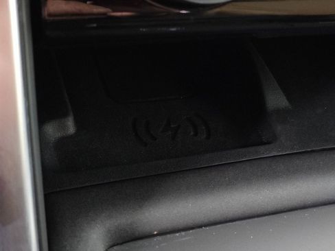 Used 2025 Land Rover Discovery Dynamic SE image 36