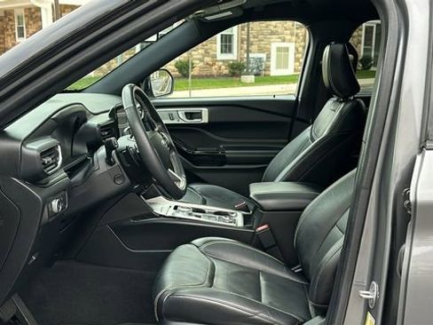 Used 2022 Ford Explorer ST w/ Equipment Group 401A image 9