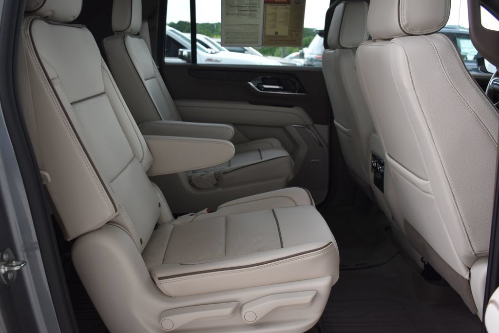 Used 2026 GMC Yukon XL Denali w/ Sun & Power Step Package AWD/4WD image 16
