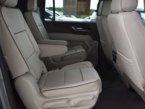 Used 2026 GMC Yukon XL Denali w/ Sun & Power Step Package AWD/4WD image 16