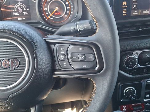 Used 2024 Jeep Wrangler Willys image 22