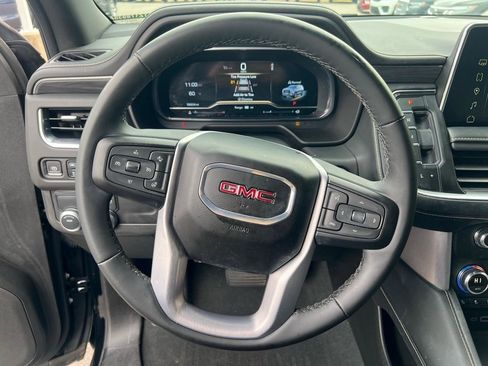 Used 2024 GMC Yukon SLT w/ SLT Luxury Package image 13