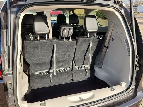 Used 2023 Chrysler Pacifica Touring-L image 8