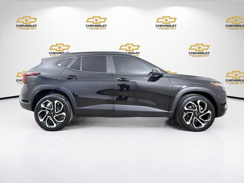 Used 2024 Chevrolet Trax RS w/ Sunroof Package FWD image 9