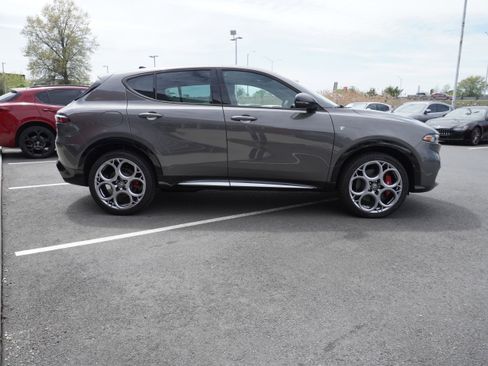 Certified 2024 Alfa Romeo Tonale Ti image 5