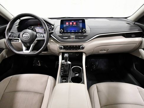 Used 2021 Nissan Altima 2.5 SV w/ SV Premium Package image 15