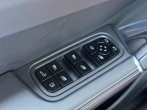 Used 2021 Porsche Cayenne Turbo S image 18