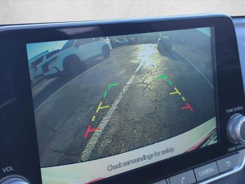 Used 2025 Nissan Sentra SV image 13