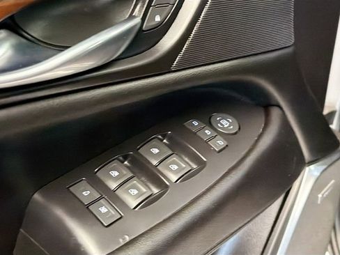 Used 2019 Cadillac Escalade Luxury image 18