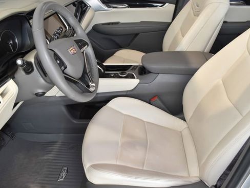 Used 2024 Cadillac XT6 Premium Luxury w/ LPO, Floor Liner Package AWD/4WD image 23