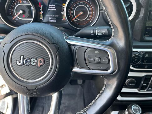 Used 2020 Jeep Gladiator Overland w/ Popular Equipment Package AWD/4WD image 27