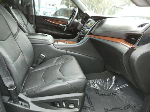 Used 2016 Cadillac Escalade ESV 2WD image 38
